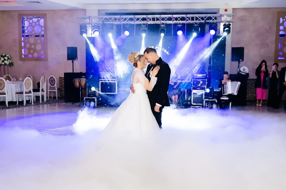 Confetti în vânt
